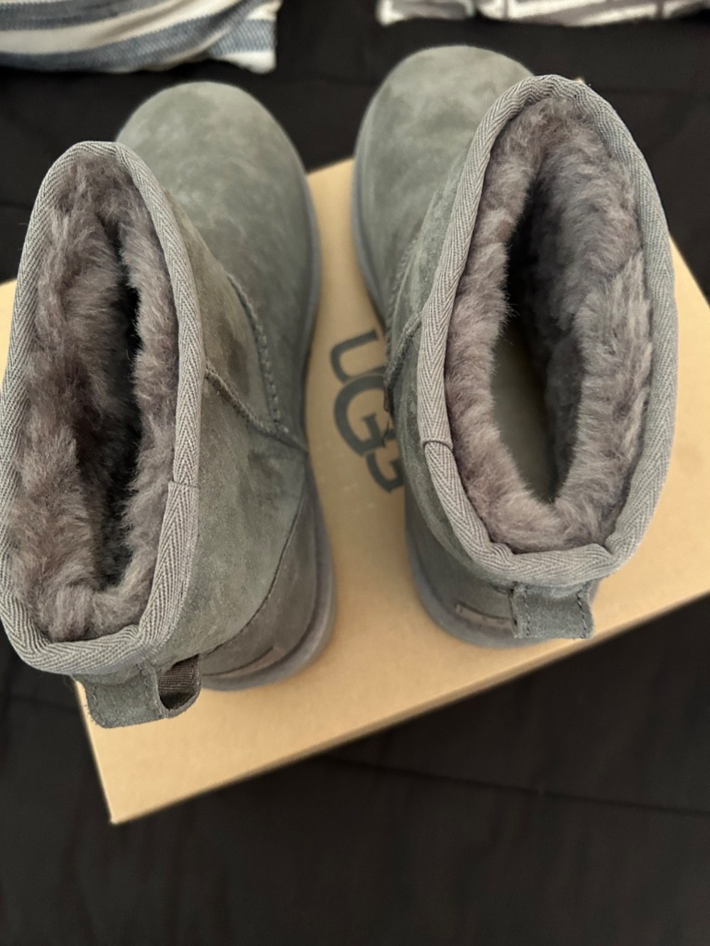UGG Classic Mini - Picture 4 of 9